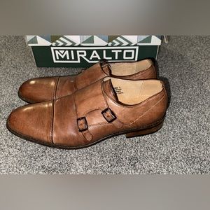 Miralto double Monk strap dress shoes. In great condition. Size 9.